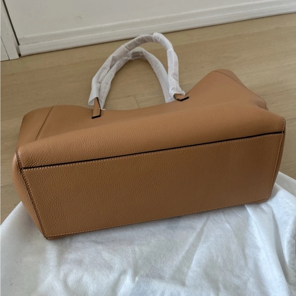 Alexander McQueen Leather Logo Tote - Picture 7 of 7